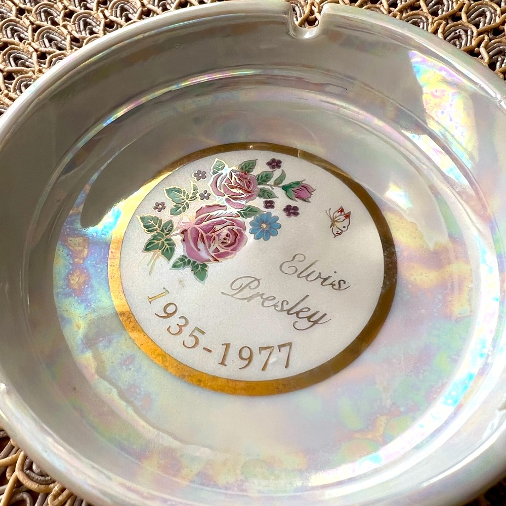 VINTAGE Elvis Presley Commemorative Ashtray 1977